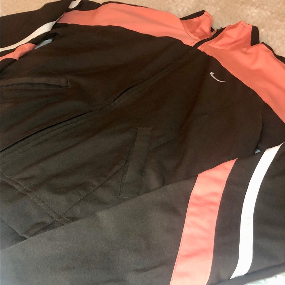 🌟NIKE Sportswear Windrunner🌟 - Picture 5 of 7